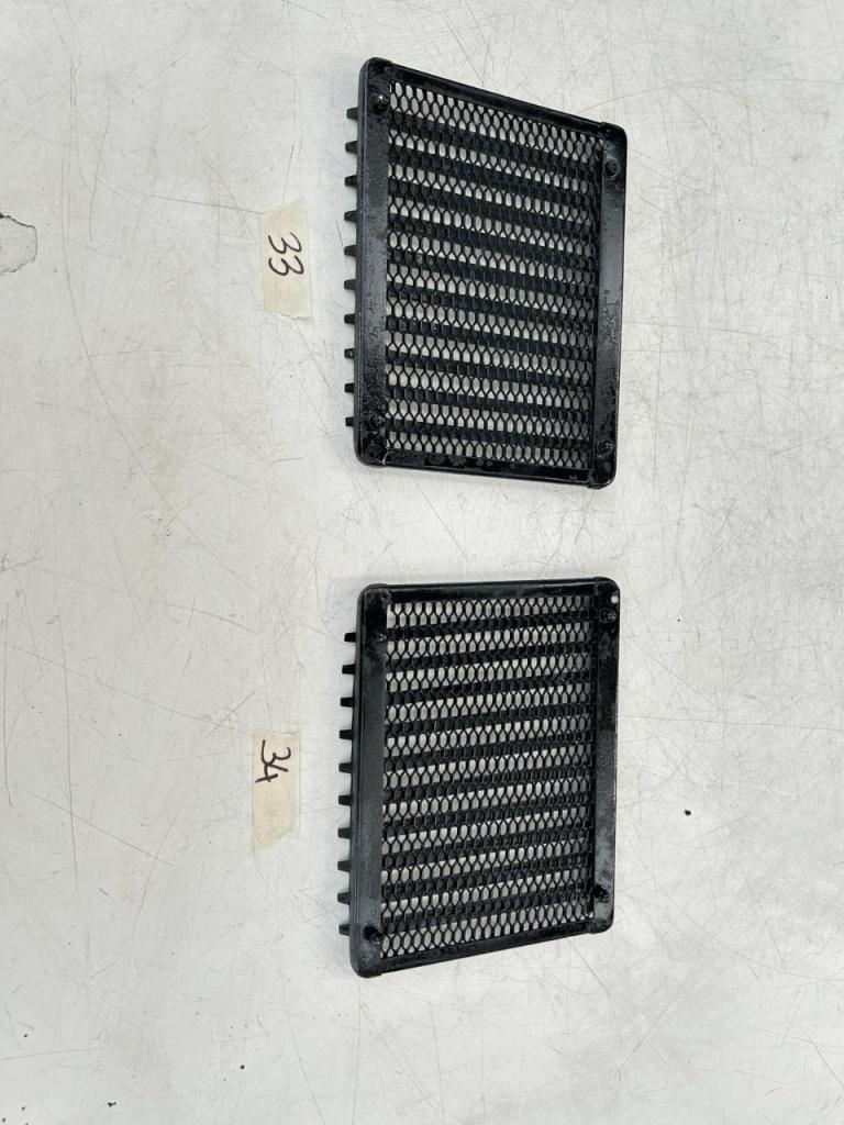 Grilles de capot avant pour Maserati Indy LesAnciennes.com