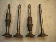 image_0-Pièces LOT 4 SOUPAPES 2 guides automobile ancien