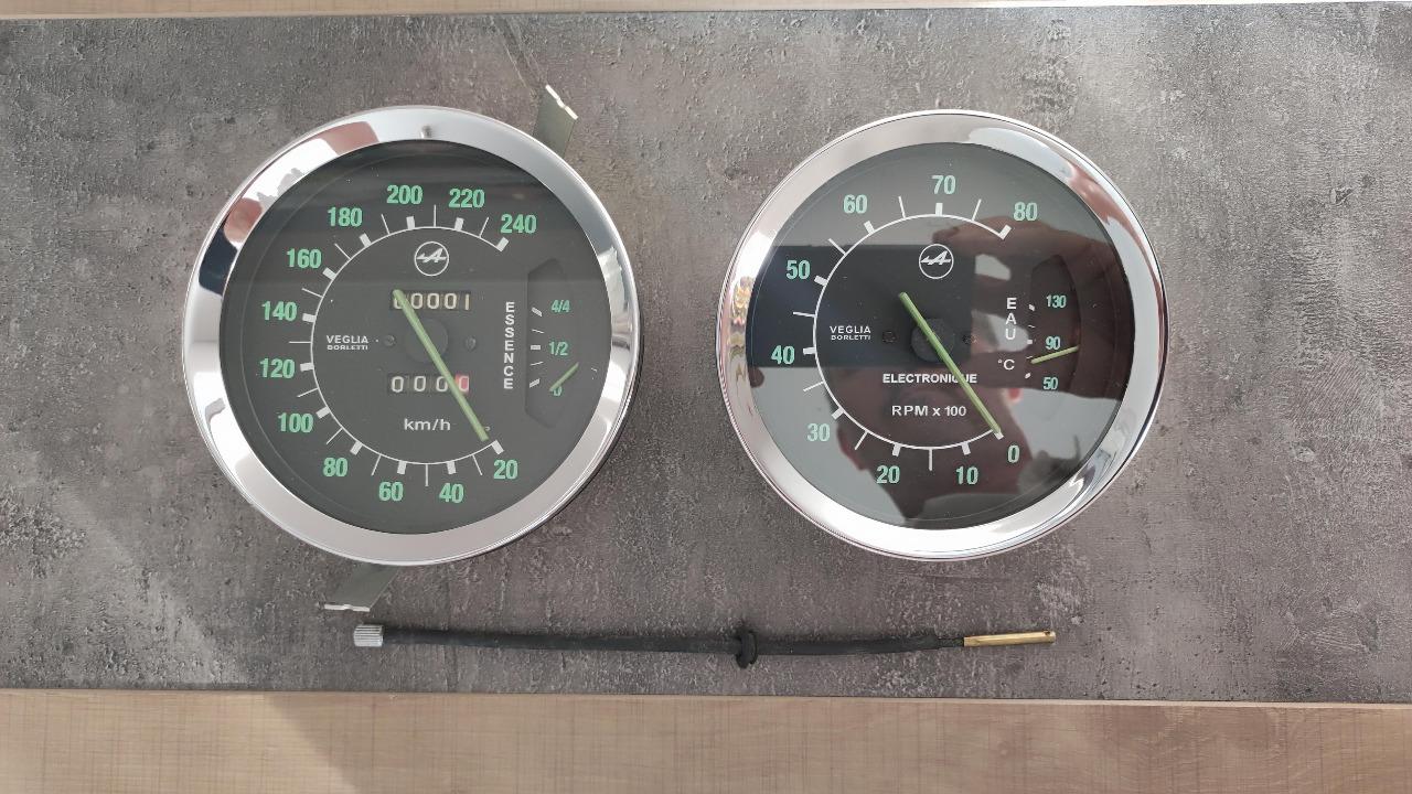 Compte-tours et compteur kilométrique Alpine A110 LesAnciennes.com