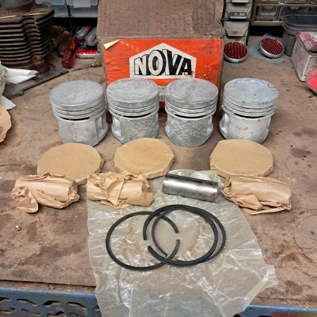 Jeu 4 pistons 68,40mm SIMCA 1000 Mot 349 neufs LesAnciennes.com
