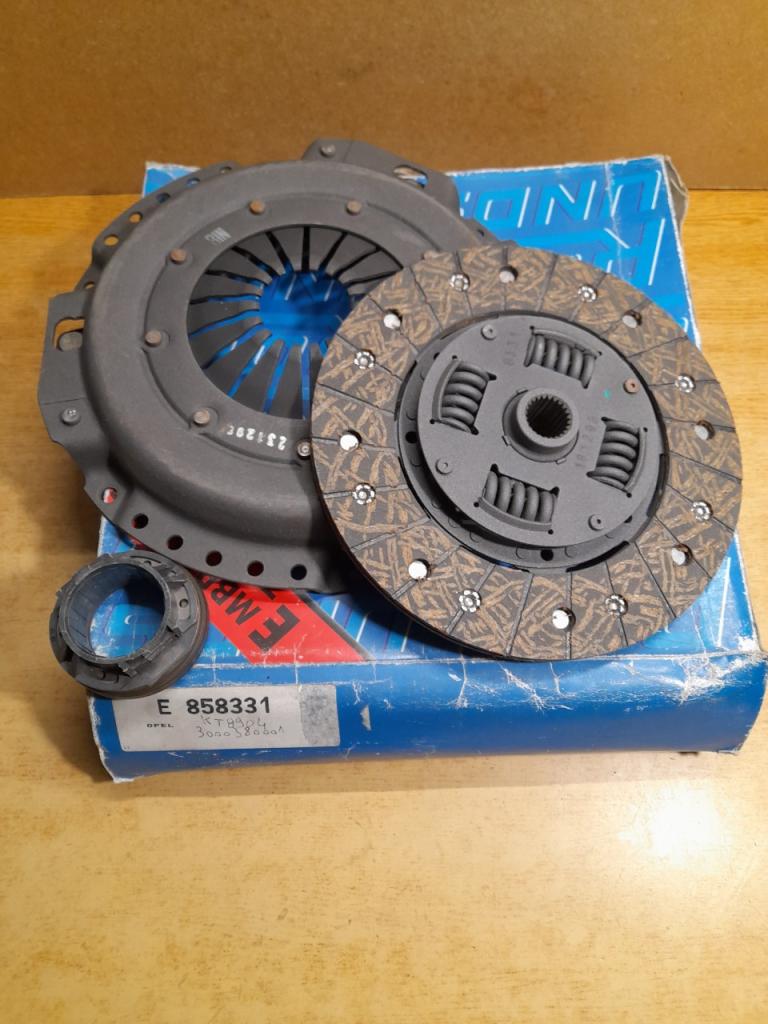 Kit Embrayage Opel Ascona 1.6L LesAnciennes.com