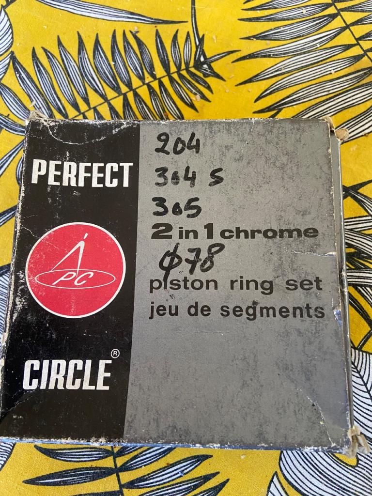 Jeu de segments PEUGEOT 304 perfect circle LesAnciennes.com
