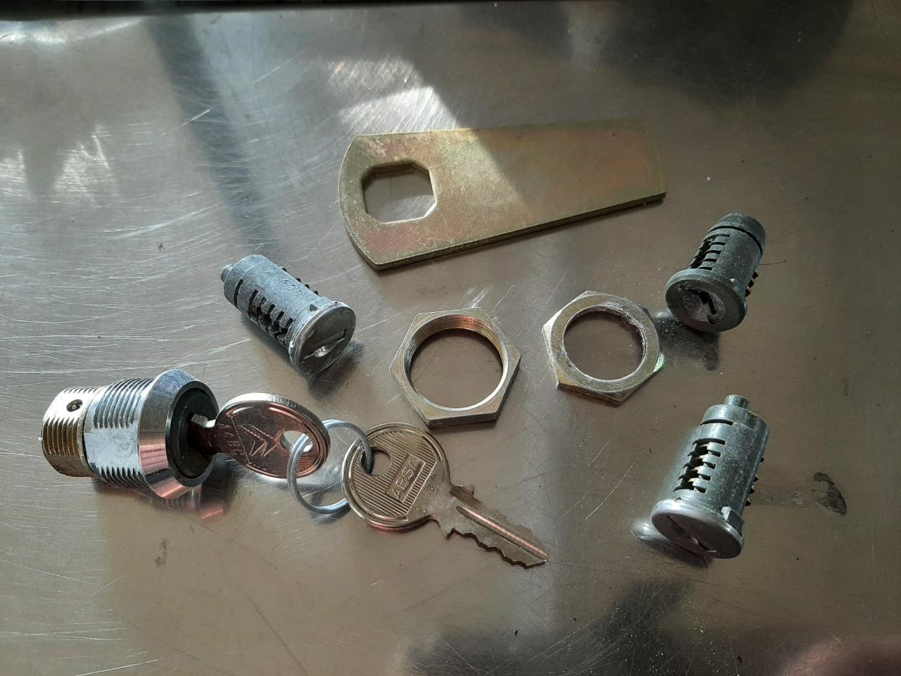 Kit serrure CITROEN Acadiane LesAnciennes.com