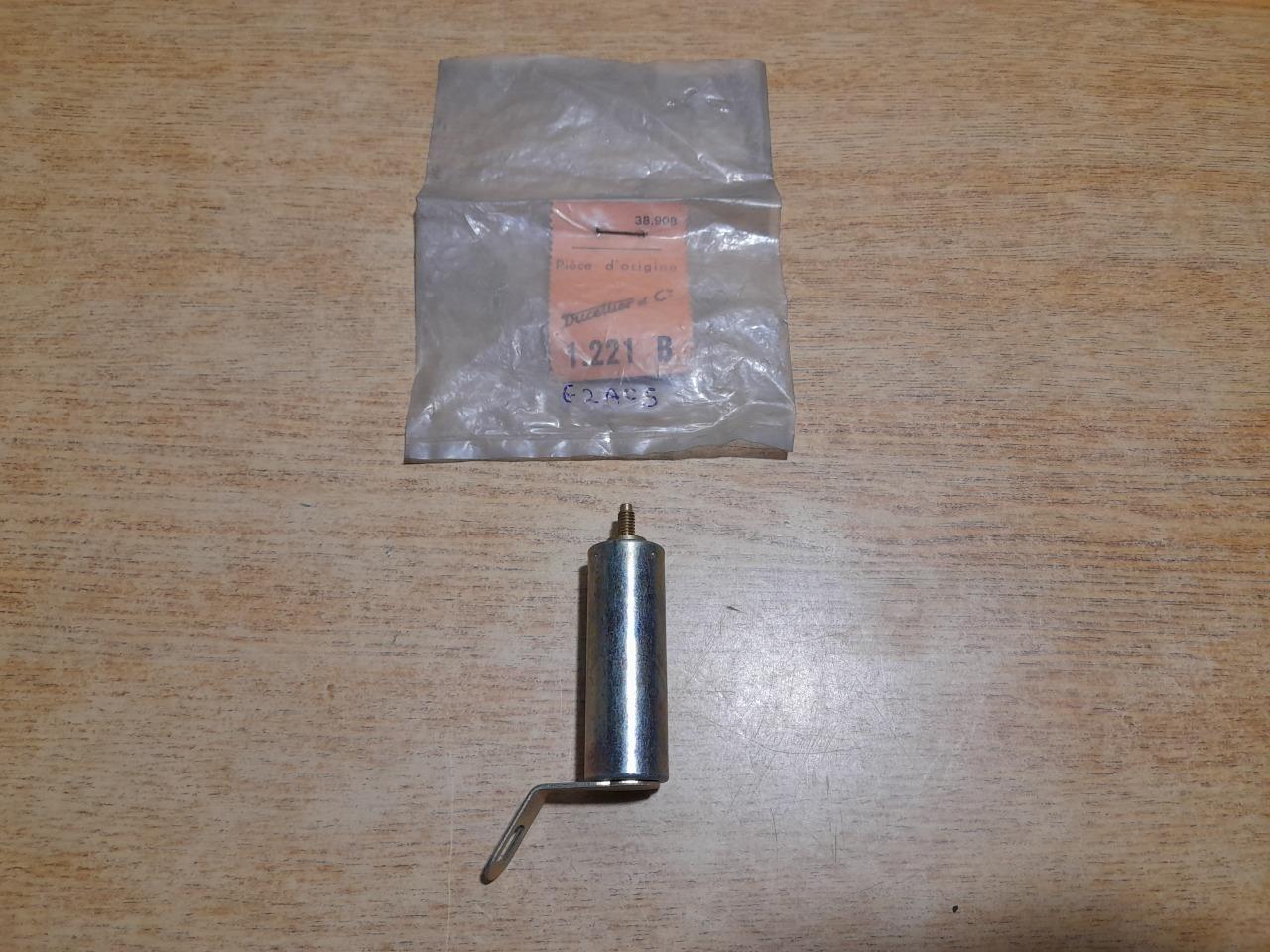 Condensateur d'allumage Citroën DS19 ID19 LesAnciennes.com