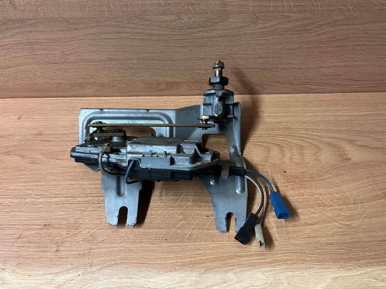 Moteur essuie-glaces AR RENAULT Scenic LesAnciennes.com
