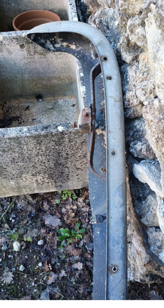 Pare-chocs MERCEDES 250 SE w111 LesAnciennes.com