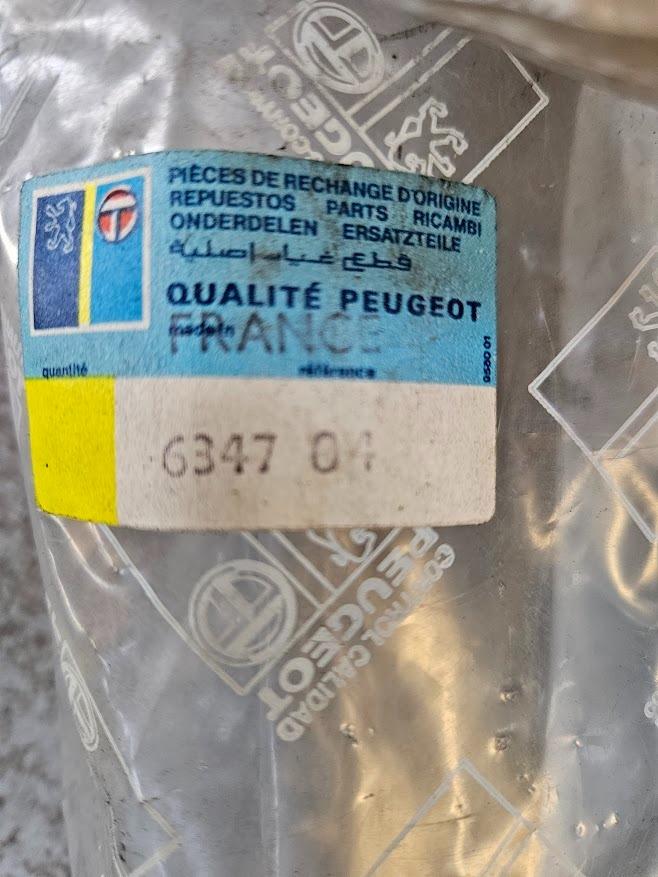 Eclaireur PEUGEOT 404 fourgonette LesAnciennes.com