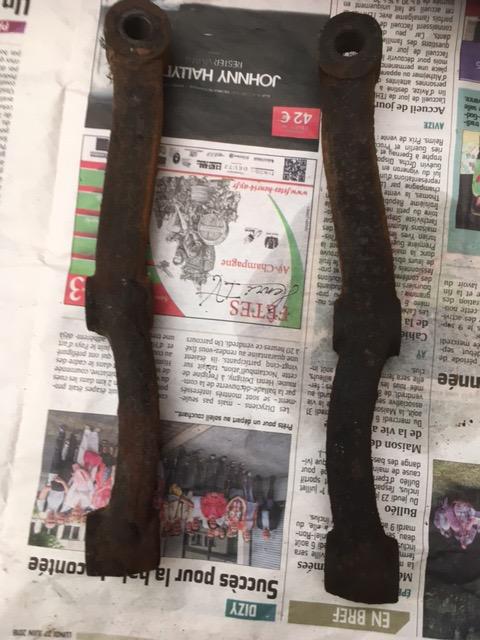 Bras liaison inférieur fusée VOLVO P1800 LesAnciennes.com