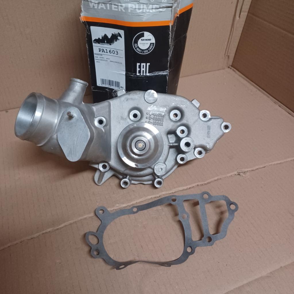 Pompe à eau Porsche 944 2.5 LesAnciennes.com