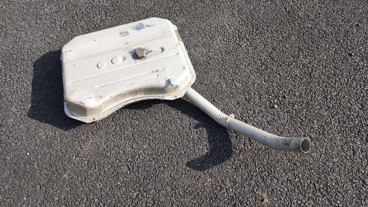 Réservoir de carburant Renault R4 4L LesAnciennes.com