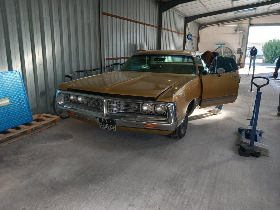 CHRYSLER New Yorker 440ci 7.2 brougham - 1972 LesAnciennes.com
