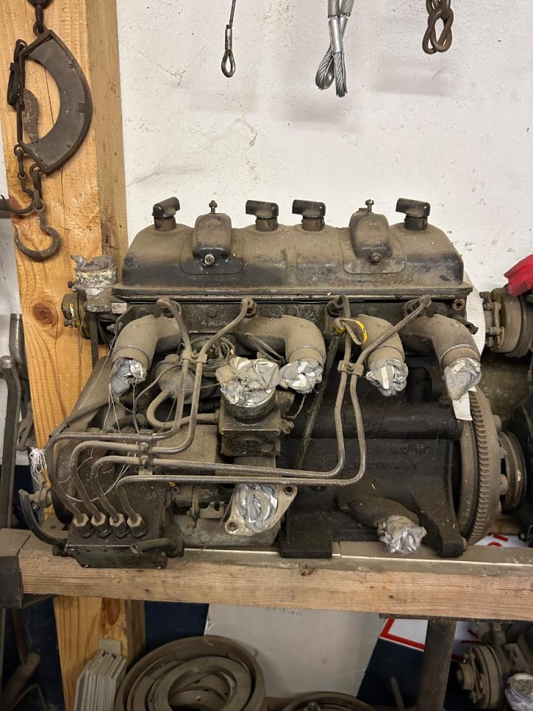 Moteur PEUGEOT 404 Moteur injection LesAnciennes.com