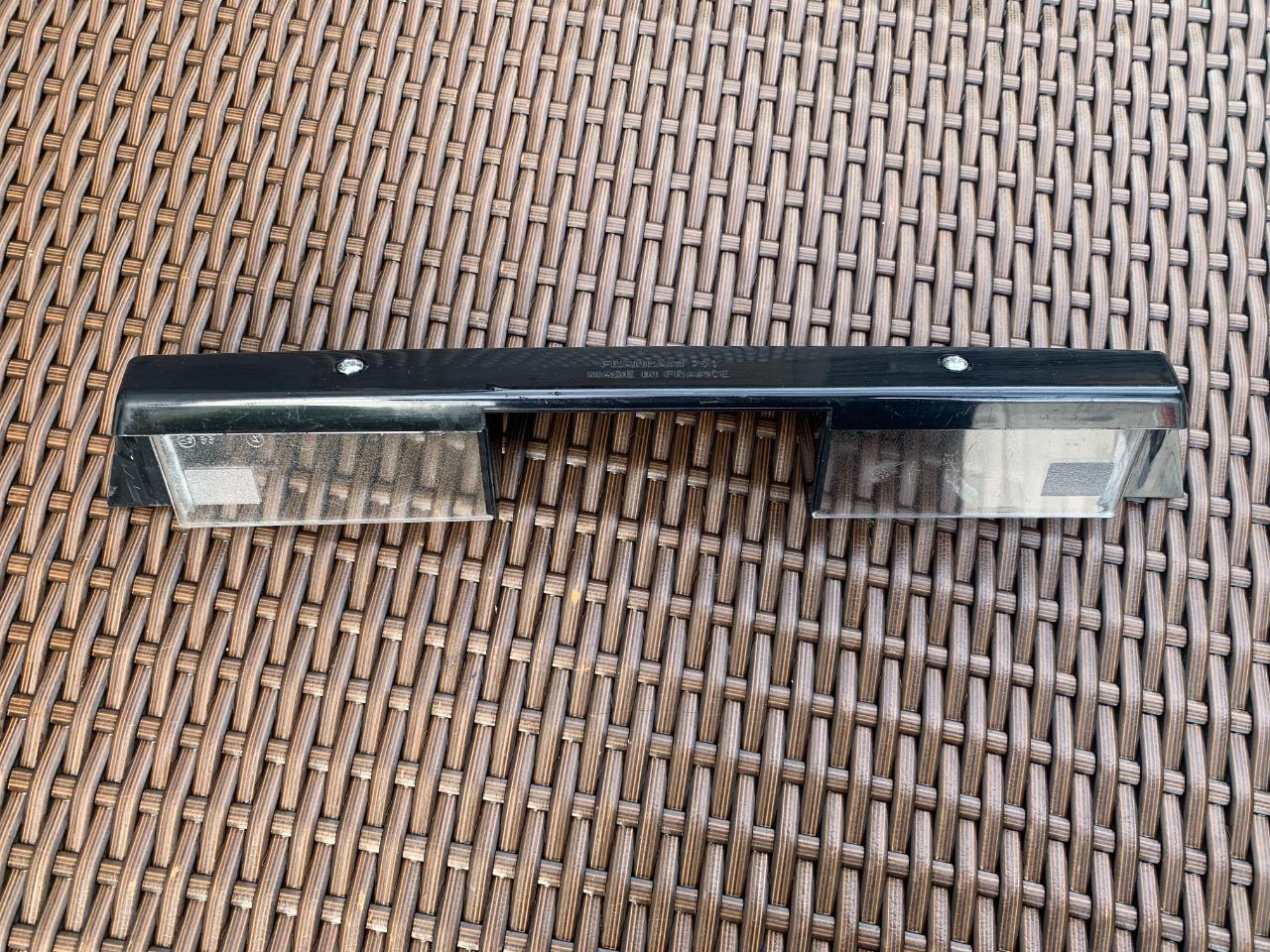 Support éclair plaque RENAULT 6 (R6) L, TL, GTL LesAnciennes.com