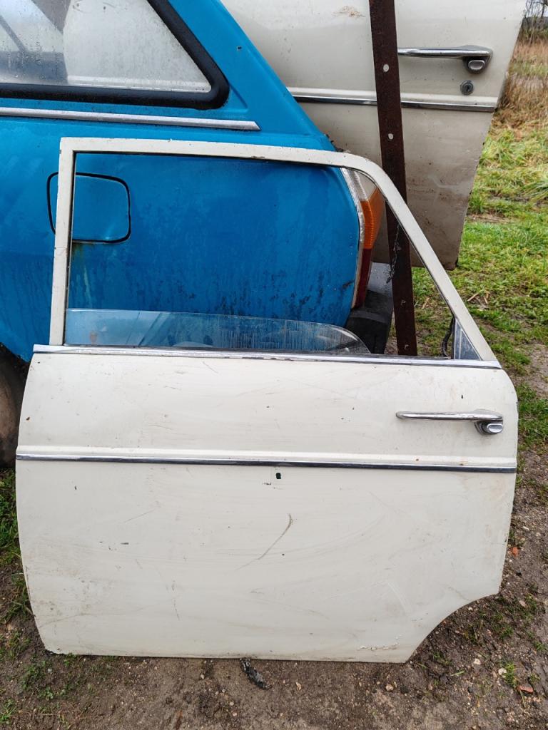 Pièces PEUGEOT 404 Berline break pick-up LesAnciennes.com