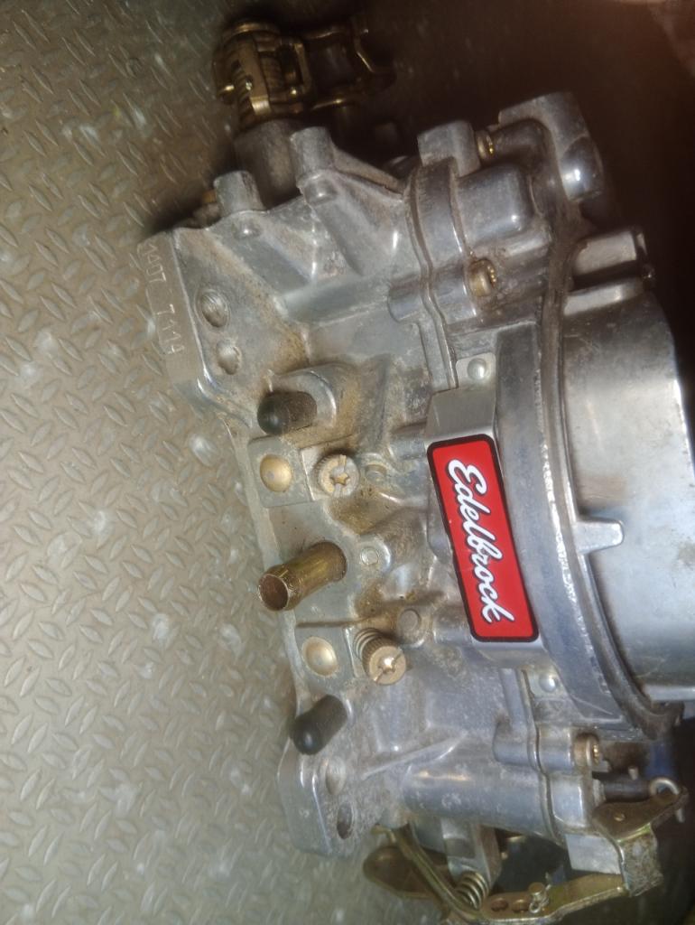 Carburateur 4 corps Edelbrock Performer 1407 – 750 LesAnciennes.com