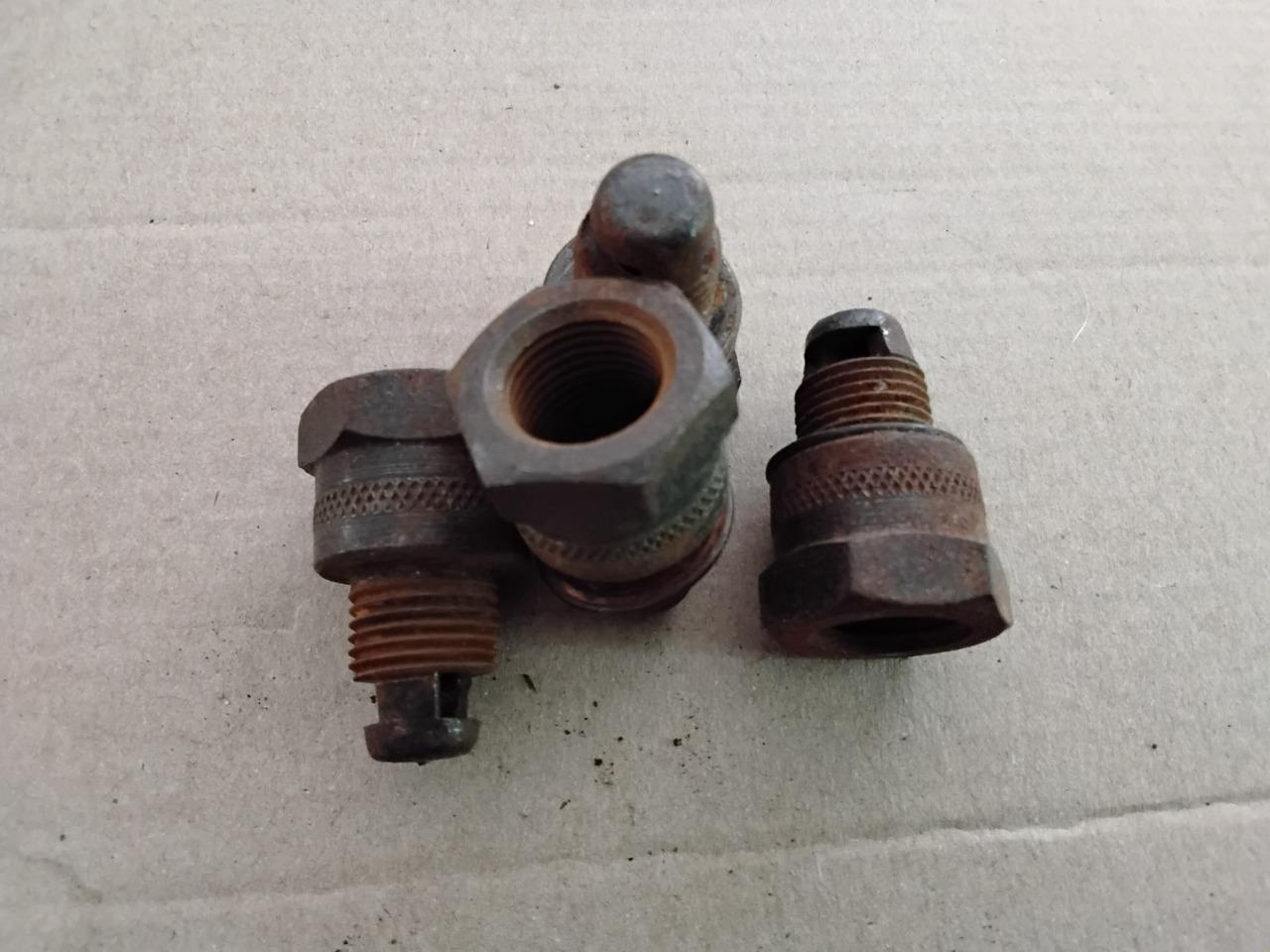 Culots anti remontee huile LesAnciennes.com