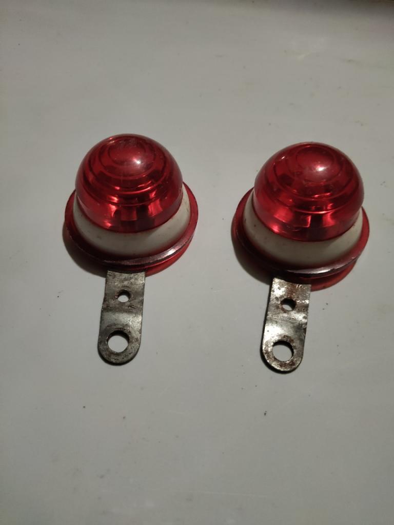 Paire petits feux voiture à pédales LesAnciennes.com