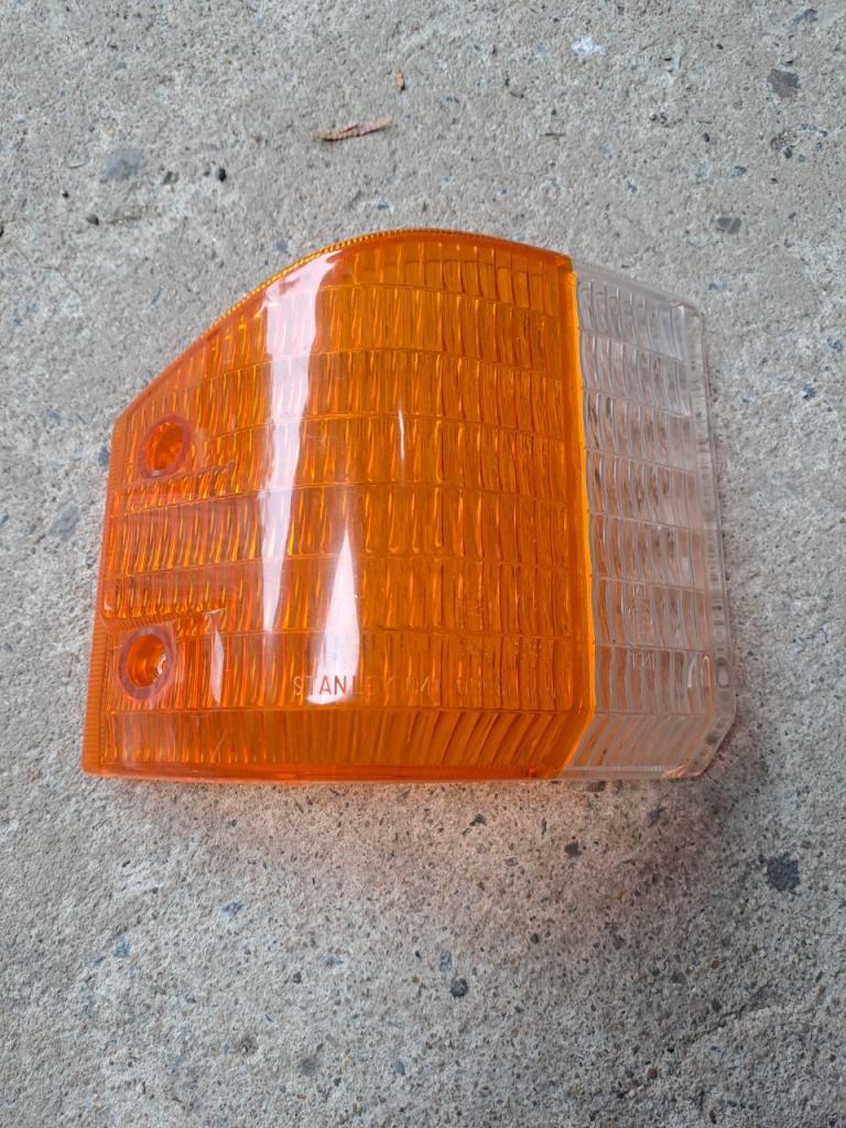 Clignotant MAZDA Serie 2000 /2200/bon LesAnciennes.com