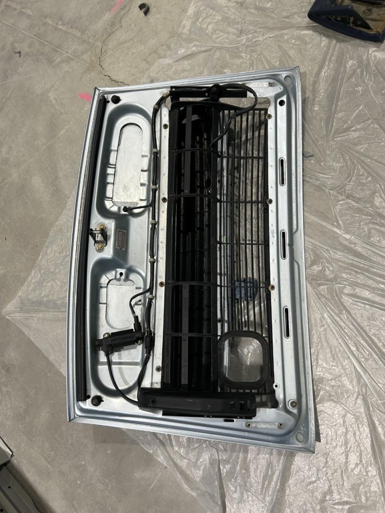 Capot moteur Porsche 911 993 Carrera 4S LesAnciennes.com