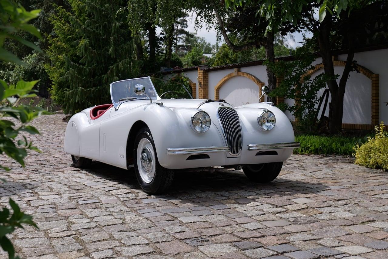 1952 Jaguar XK120 OTS LesAnciennes.com
