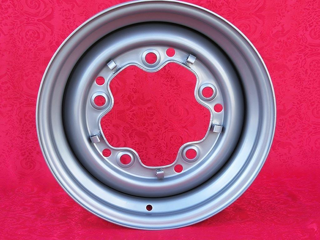 1 pc. jante Volkswagen Beetle Kafer Maggiolino T1 LesAnciennes.com