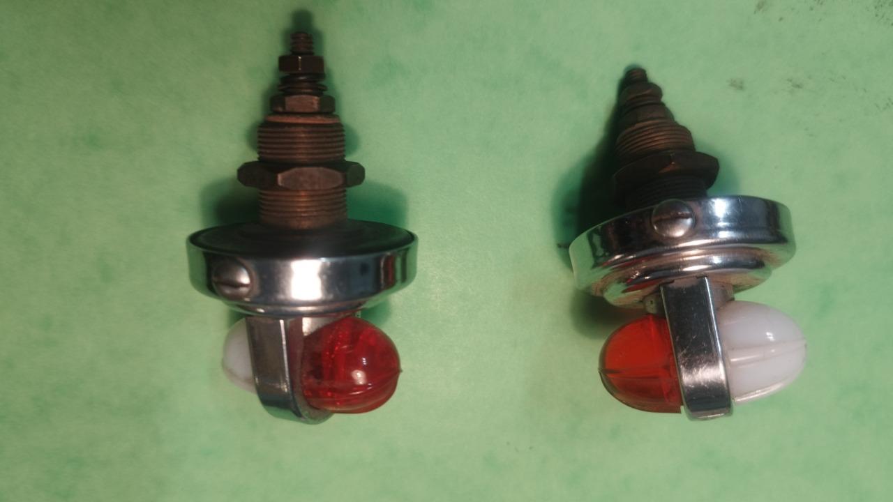 Pièces CITROEN Traction 15/6 D Temoins Ailes feux LesAnciennes.com