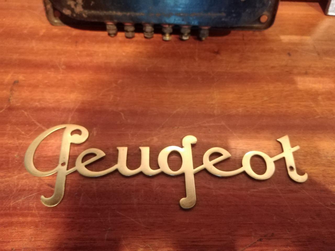 Insigne PEUGEOT Quadrillette LesAnciennes.com
