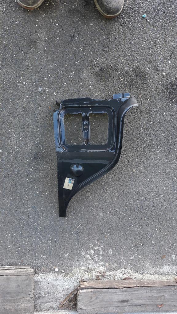 Applique PEUGEOT 205 toutes berlines LesAnciennes.com