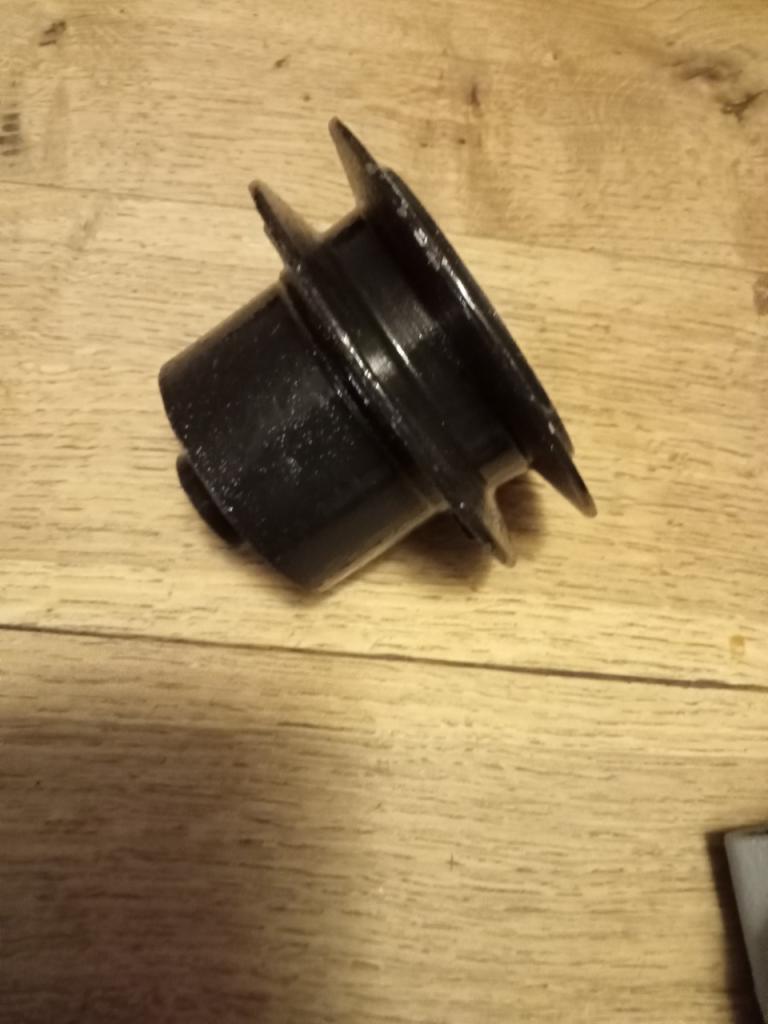 Poulie de pompe à eau TRIUMPH TR3 LesAnciennes.com