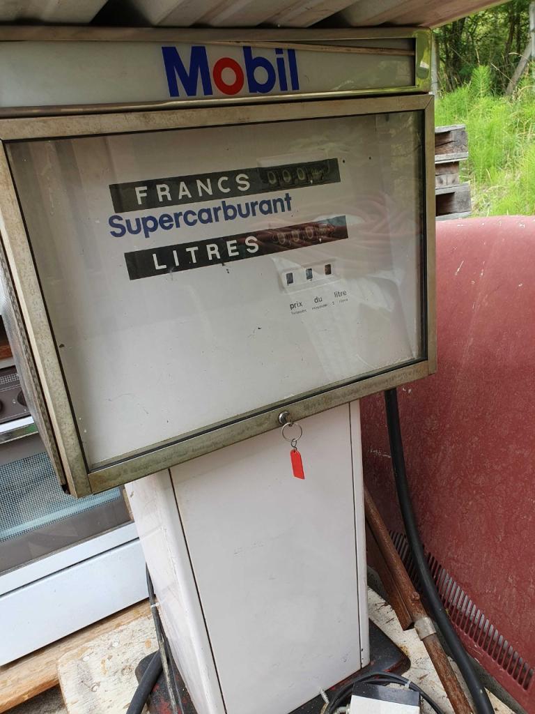 Pompe à gazoil ou essence année 1968 fonctionnelle LesAnciennes.com
