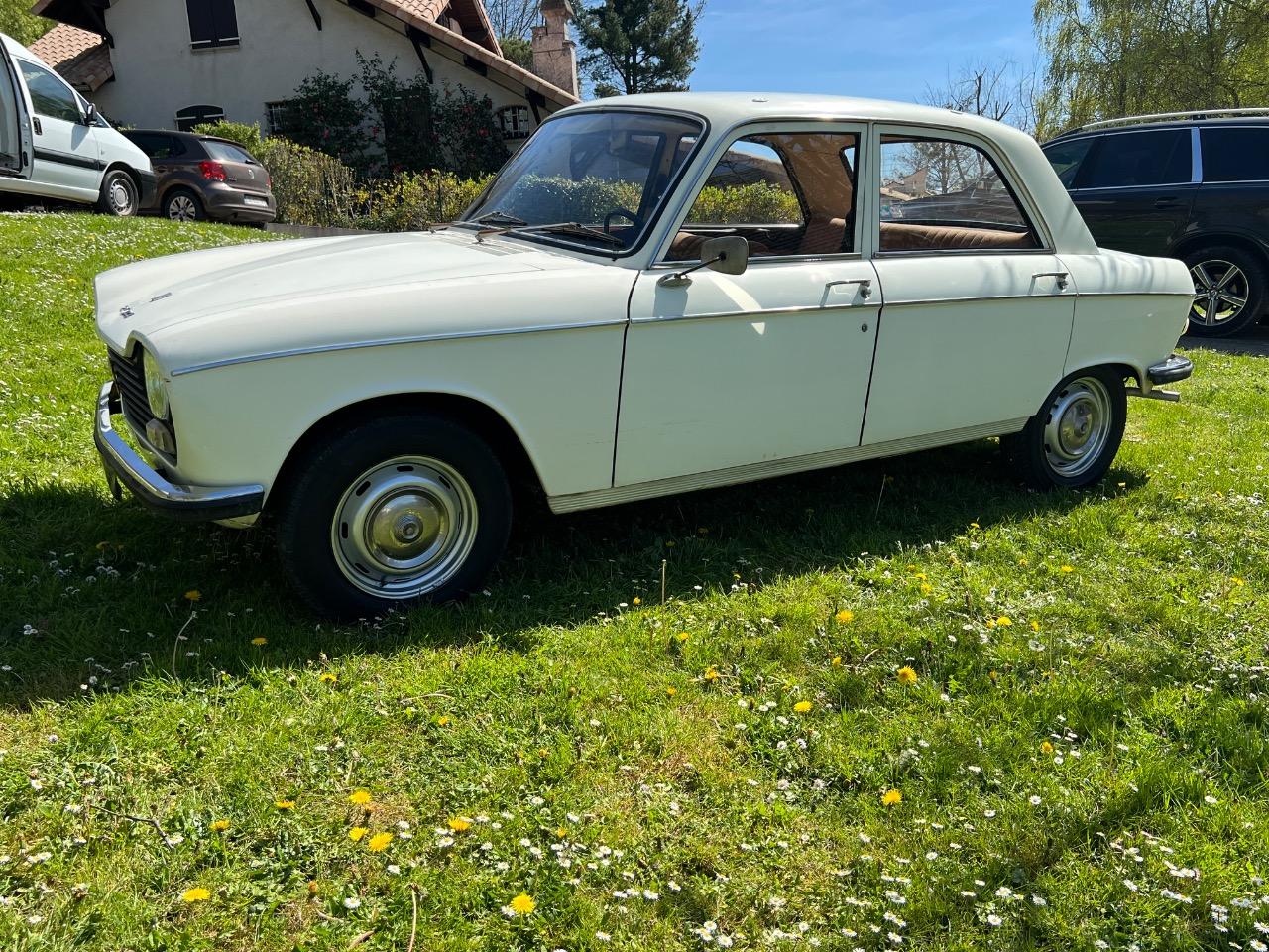 PEUGEOT 204 Berline - 1971 LesAnciennes.com