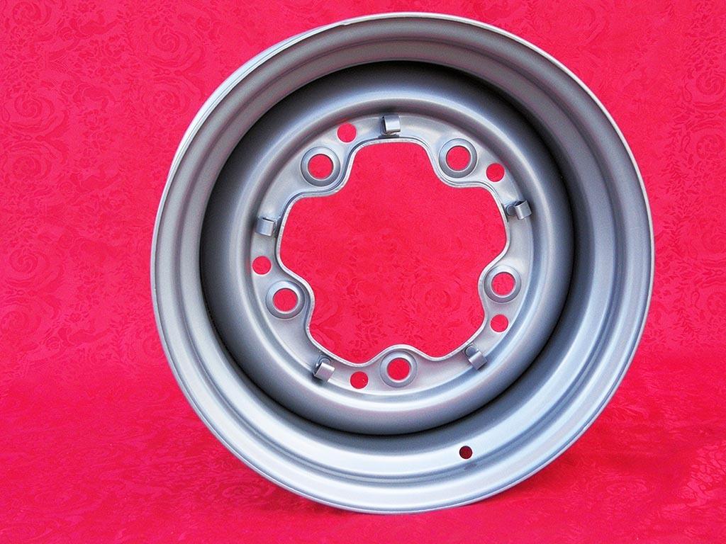 1 pc. jante Volkswagen Beetle Kafer Maggiolino T1 LesAnciennes.com