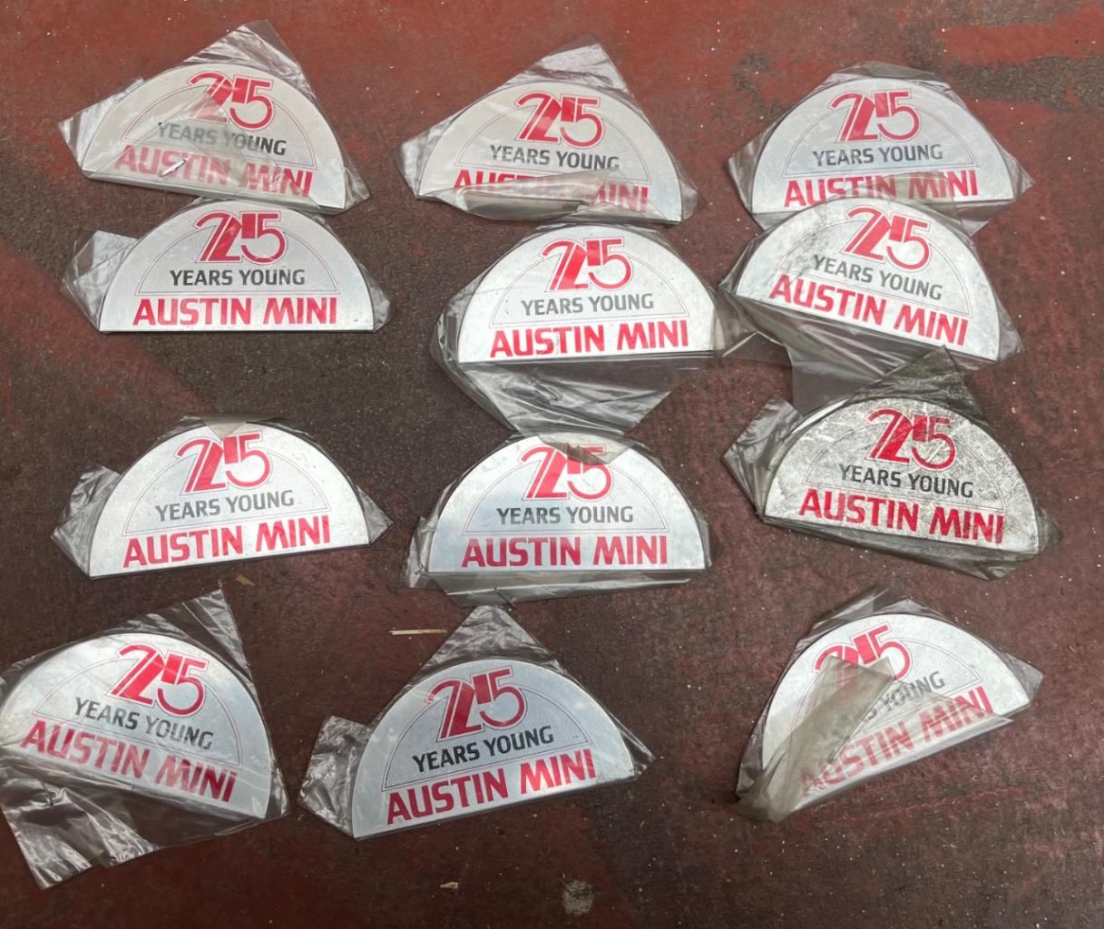 Badge commémoration 25 ans de la mini LesAnciennes.com