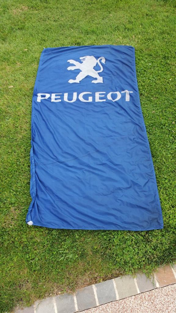 2 DRAPEAUX PEUGEOT LesAnciennes.com