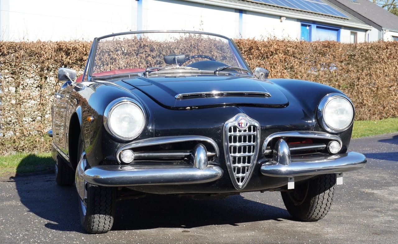 1962 Alfa Romeo Spider 1600 Tipo 101 LesAnciennes.com