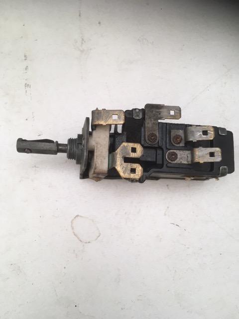 Commutateur éclairage feux VOLVO P1800 LesAnciennes.com