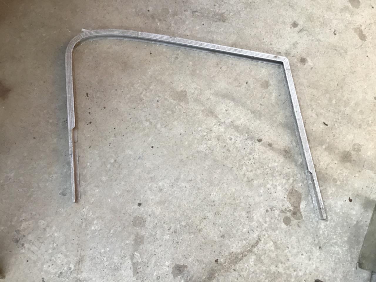 CADRE DE PORTE ARRIÈRE DROIT CITROEN AMI 6 LesAnciennes.com