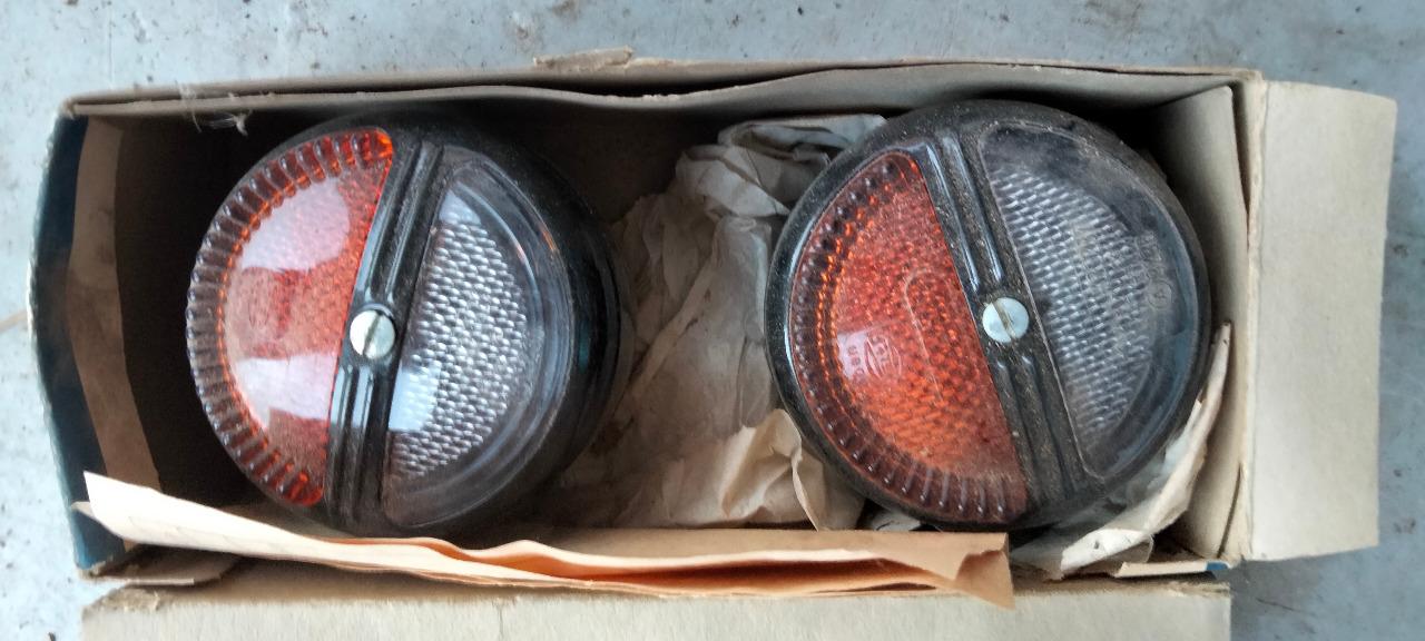 Paire de feux Neuf HELLA BLPO 106 LesAnciennes.com