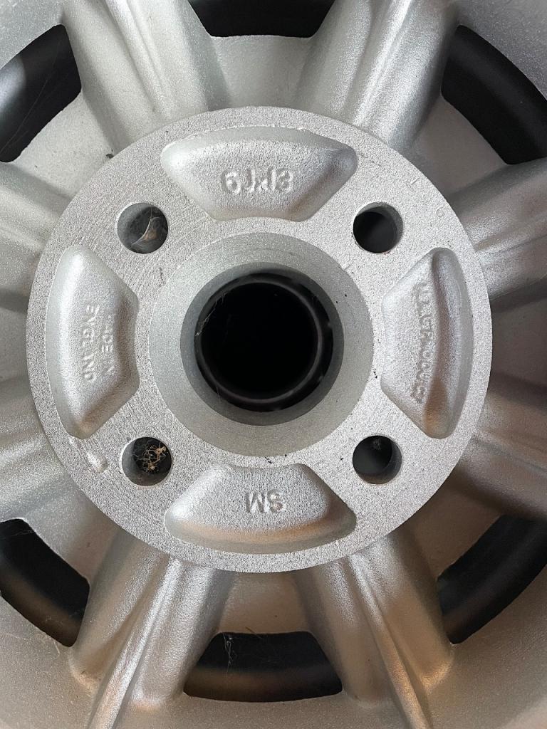 Jantes en alliage FORD Escort Capri RS Grant 6x13 LesAnciennes.com