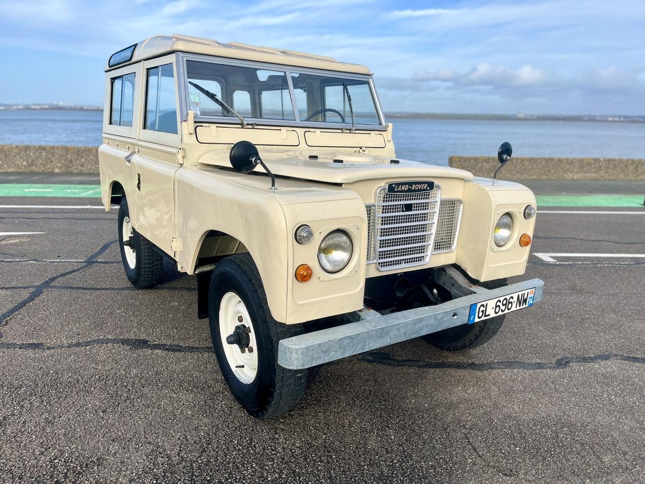 1972 Land Rover Series III 88" Station Wagon LesAnciennes.com