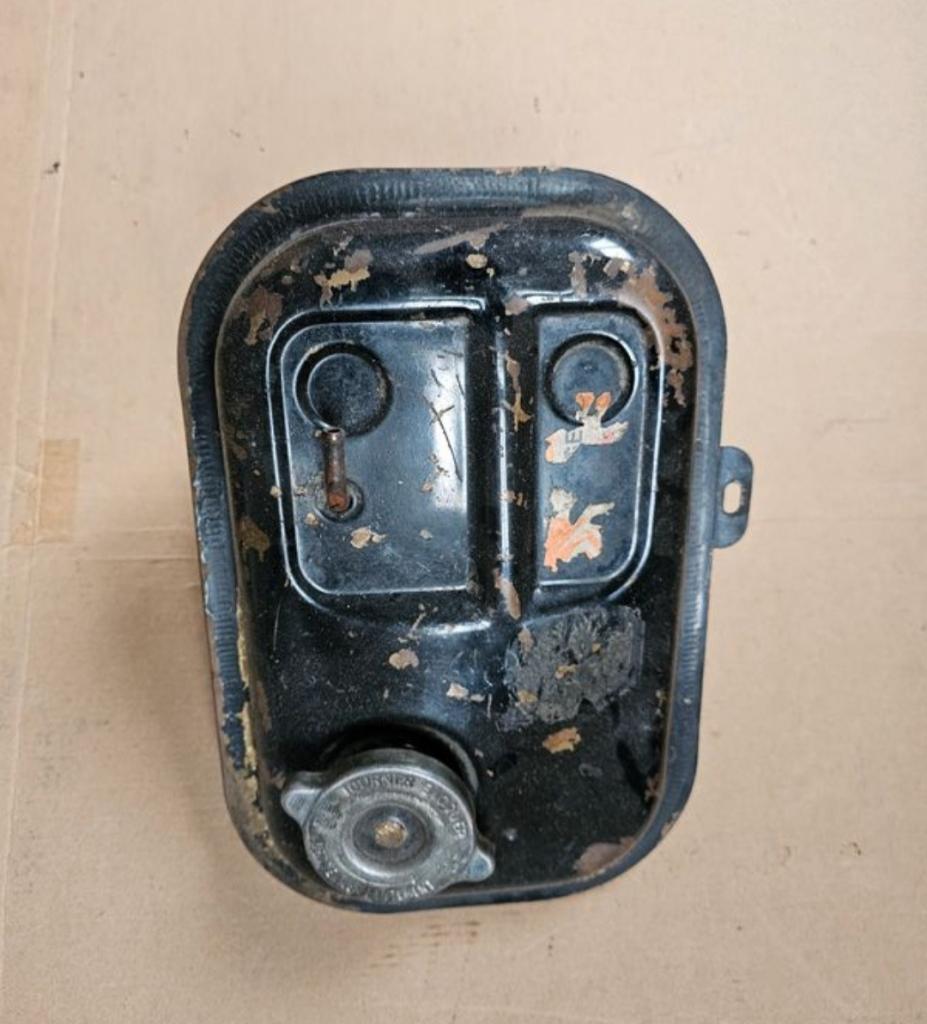 Nourrice d'eau CITROEN DS LesAnciennes.com