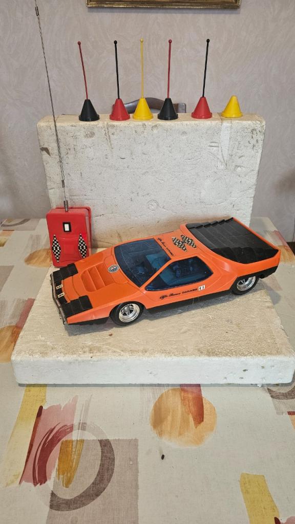 Voiture radio commandée ALFA ROMÉO LesAnciennes.com