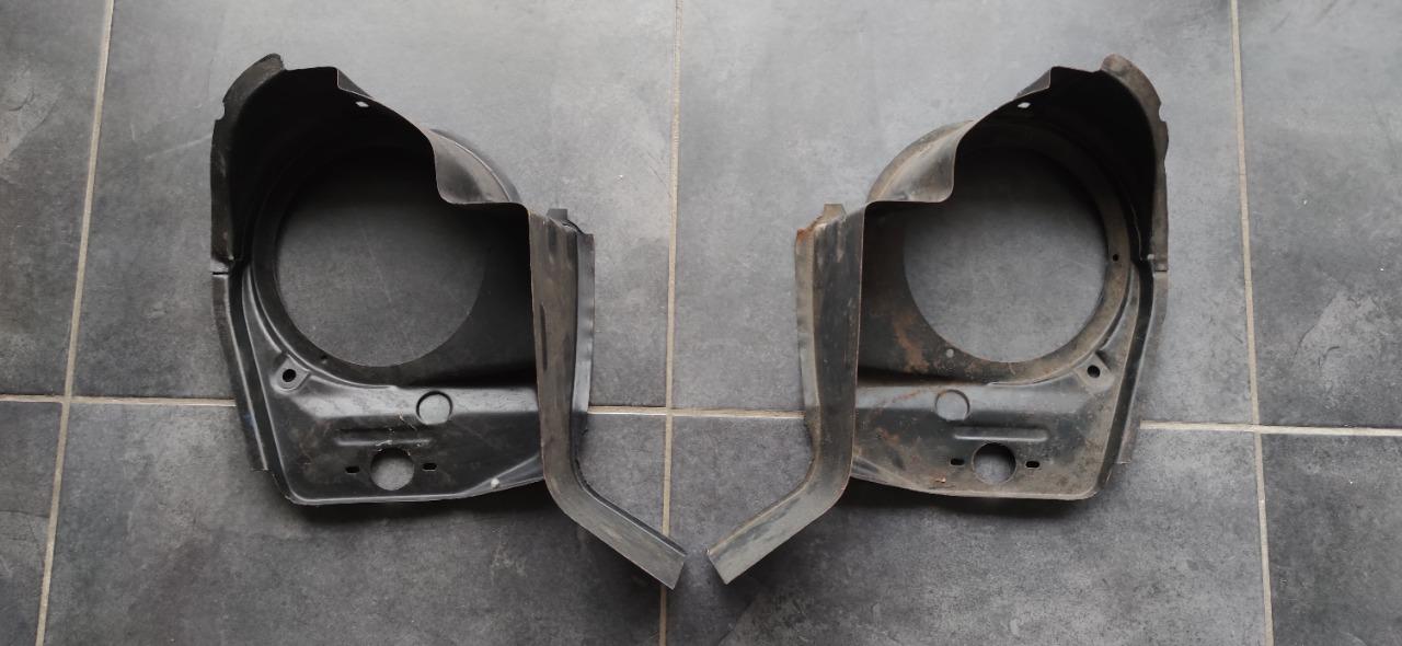 Tôles de phares SIMCA 1300 1500 LesAnciennes.com