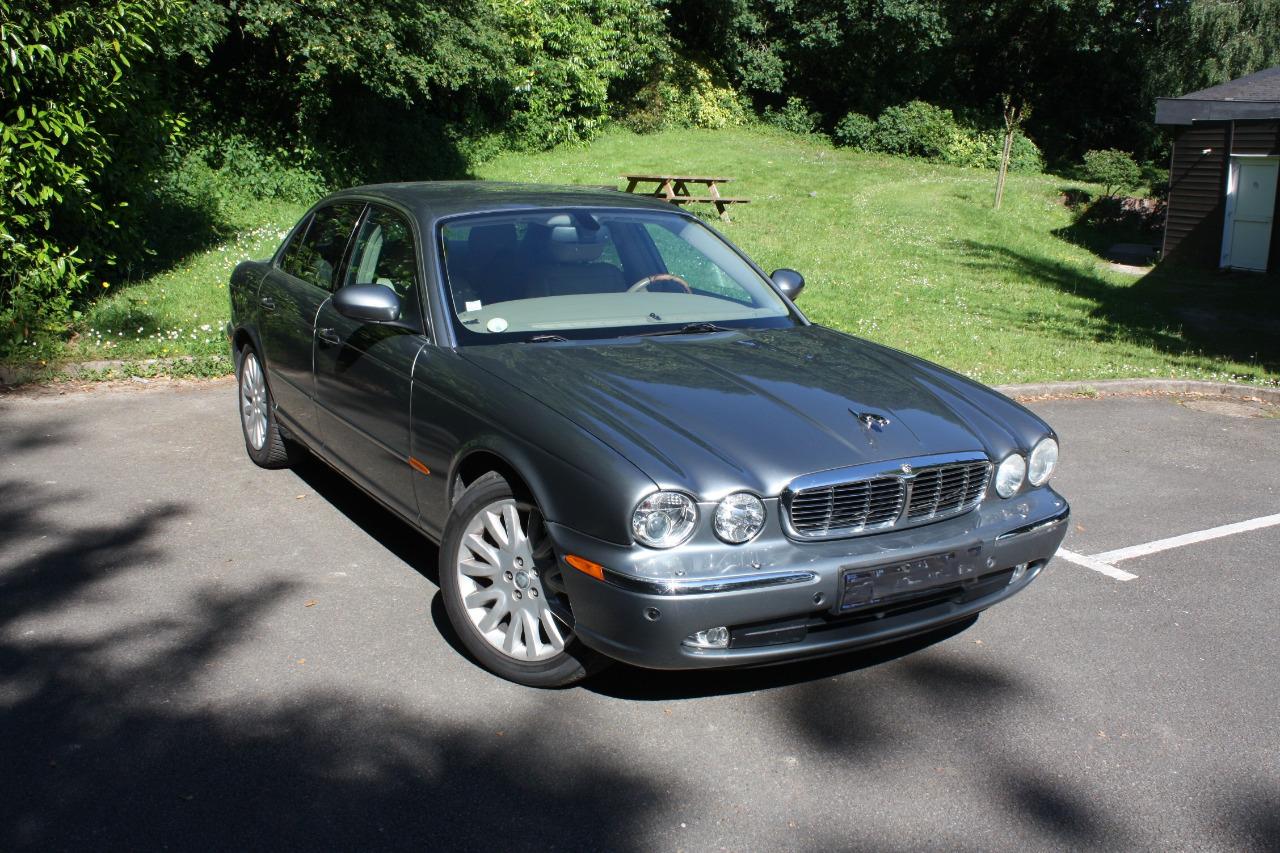 JAGUAR XJ8 Executive-X350-4.2L - 2004 LesAnciennes.com