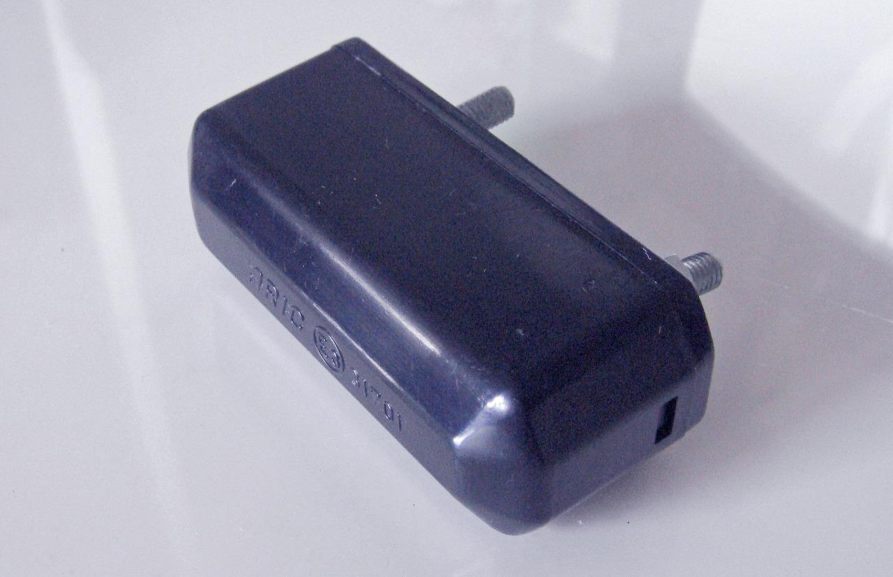 Eclairage de plaque arrière pour véhicule ancien LesAnciennes.com