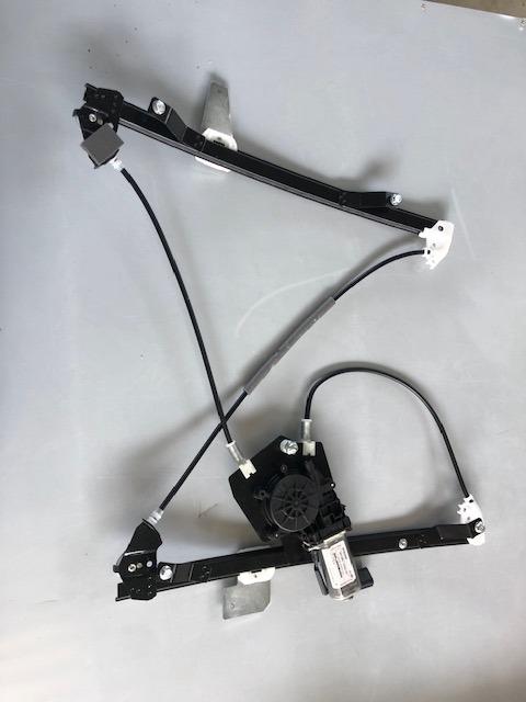 Lève vitre arrièr droit Maserati Quattroporte M139 LesAnciennes.com