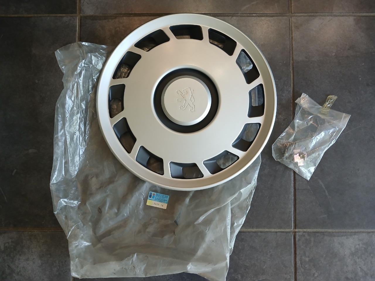 Enjoliveur de roue PEUGEOT 405 LesAnciennes.com