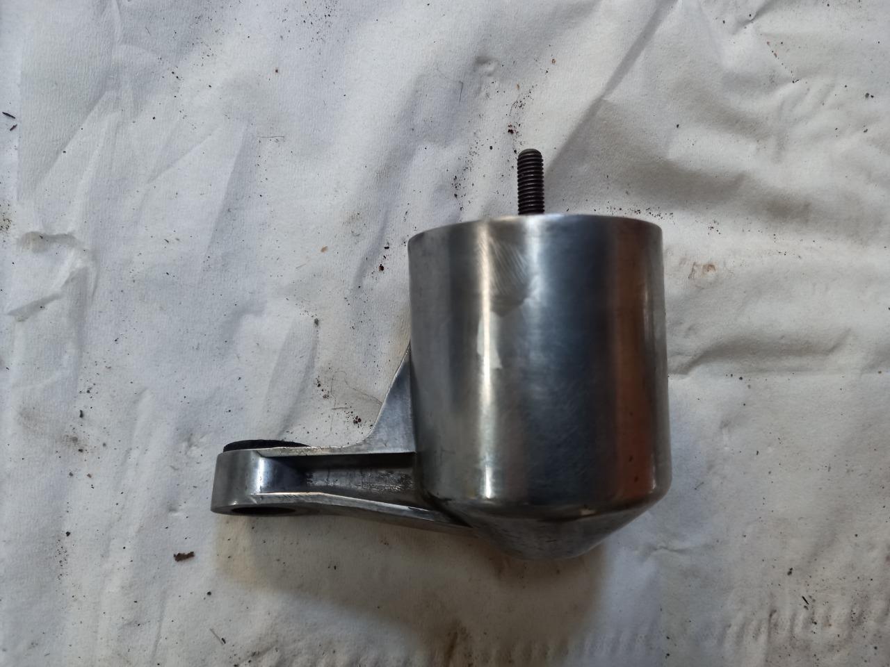 Cuve de carburateur MG MGA LesAnciennes.com
