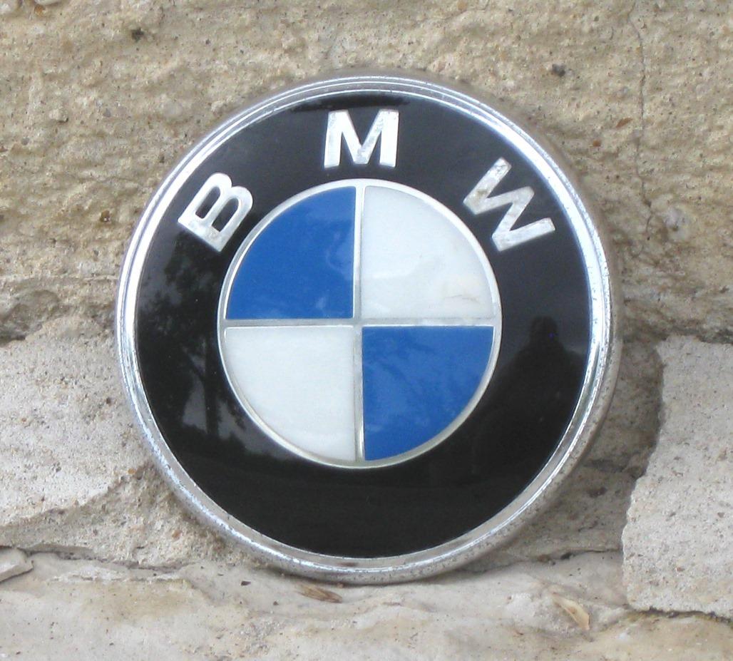 Logo de coffre BMW série 3 E30 LesAnciennes.com