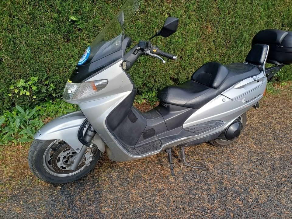 SUZUKI Burgman 250 cm3 - 1999 LesAnciennes.com